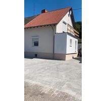 Einfamilienhaus mit zusätzlichem Baugrundstück,Stellplätze,Garage - Saarlouis