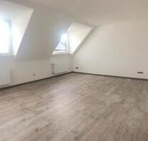 Renovierte 2.5 Zimmerwohnung DG in Oberhausen Holten