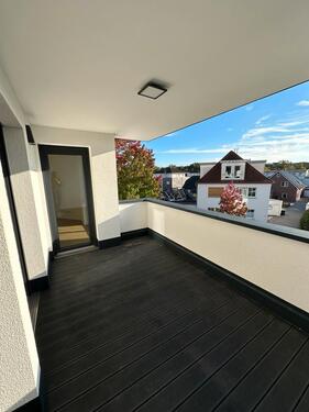 Foto - Neuwertige 3-Zimmer-Wohnung mit großem Balkon und hochw. EBK