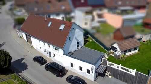 Foto - Kernsaniertes Einfamilienhaus mit Gewerbeeinheit und Scheune