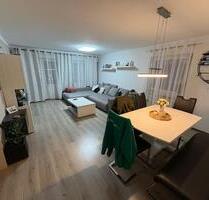 Lichtdurchflutete 3-Zi-Wohnung: Sonniger Balkon, EBK, Renoviert - Traunreut Irsing