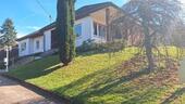 Foto - freistehender Bungalow am Ortsrand mit Garten und Wiesenflächen