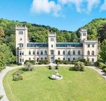 Herrschaftliches Wohnen - Attraktive 6-Zimmer Wohnung mit Dachterrasse und Gartenanteil in Dresden- Hosterwitz