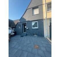 Haus Vermietung in Bottrop - 1.500,00&nbsp;EUR Kaltmiete, ca.&nbsp; 80,00&nbsp;m&sup2; in Krefeld (PLZ: 47809) Gellep-Stratum