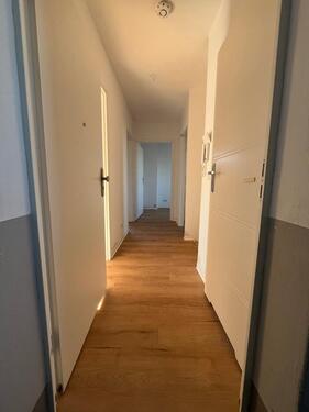 Foto - Frisch renovierte 4-Zimmer-Wohnung mit Einbauküche und Balkon