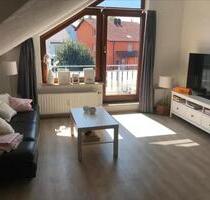 Möblierte 2-Zimmer-Dachgeschosswohnung mit EBK in Ellhofen