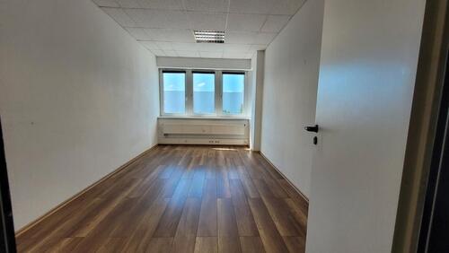 Foto - Büro Praxis 13 - 41qm und Parkplätzen