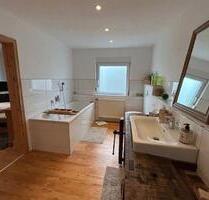 Einfamilienhaus mit Nebengebäude und Stellplatz - Elztal