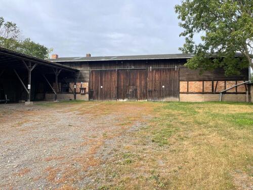 Foto - Stellplatz überdacht Wohnwagen Camper Boote Halle Eisleben