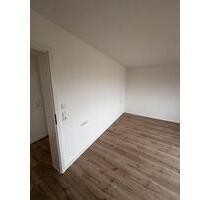 Moderne 4,5 Zimmer-Wohnung 100 m2 mit Balkon und Stellplatz - Ehingen (Donau)