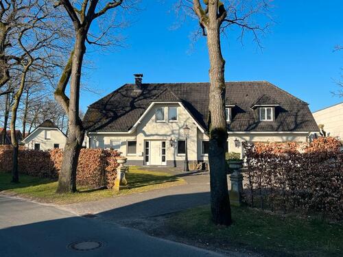Foto - Großes Einfamilienhaus in Gronau-Epe mit PraxisBüro zu vermieten