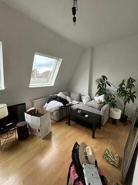 Foto - 2-Zimmer-Dachgeschosswohnung mit viel Licht – WG-geeignet