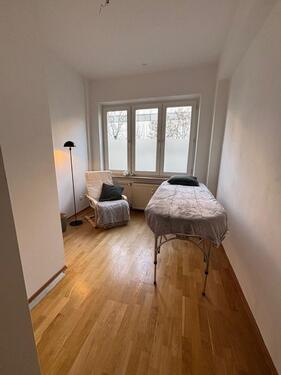 Foto - Heller Praxisraum mit eigener Dusche im Herzen Münchens (Stachus)