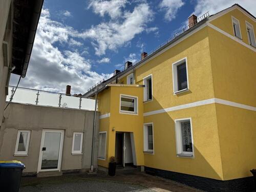 Foto - Mehrfamilienhaus Reihenendhaus Immobilie Wohngebäude mit Garten