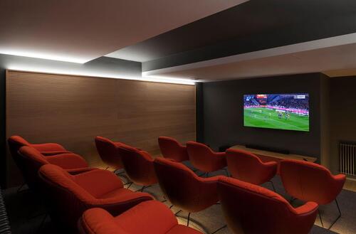 Foto - Heimkino zur Fußball WM 2026 mit Freunden - 2 Zimmer, Einbauküche inkl. Auto Stellplatz