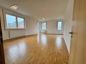 Foto - Frisch renovierte 3-Zimmer-Wohnung (74 m²), Aufzug, Loggia, TG