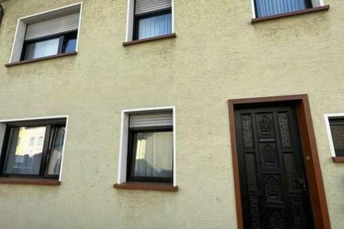 Foto - Großzügiges Dreifamilienhaus für Familie oder Kapitalanlage