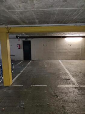Foto - Tiefgaragenstellplatz - 50,00 EUR Miete,