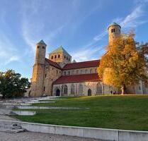 3-Zimmer-Wohnung und Balkon mit Blick auf die Michaeliskirche - Hildesheim