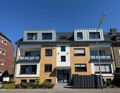 Foto - ERSTBEZUG nach Kernsanierung 2,5 Zimmer-Wohnung mit Terrasse*Energieeffizienzklasse A*