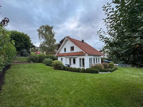 Foto - Freistehendes, renoviertes Einfamilienhaus mit großem Garten