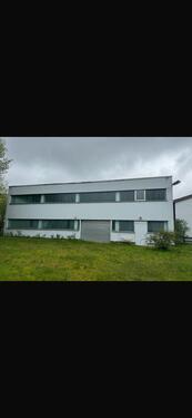 Foto - Lagerhalle 1000 qm zweistöckig mit Hebebühne außen ab September