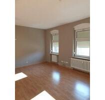 Gepflegte, geräumige 2-Raum-Wohnung in Burg mit Einbauküche