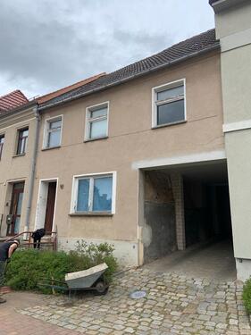 Foto - Sanierungsbedürftiges Haus in zentraler Lage