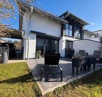 Neuwertiges, familienfreundliches Traumhaus in Waldkraiburg – Ein