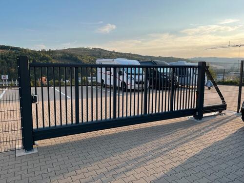 Foto - Stellplätze verschlossen + kameraüberwacht