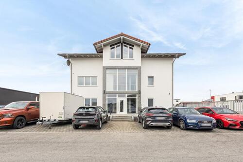 Foto - Bürogebäude mit Halle und Freifläche zu Vermieten