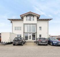 Bürogebäude mit Halle und Freifläche zu Vermieten - Igling