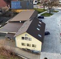 Büro im Fokus – ergänzt durch Lager & Produktion - Heroldstatt