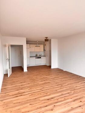 Foto - 2 Zimmer Wohnung mit Balkon - 960,00&nbsp;EUR Kaltmiete, ca.&nbsp; 77,00&nbsp;m&sup2;