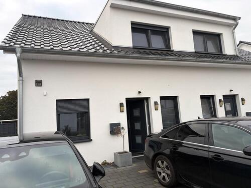 Foto - Doppelhaushälfte BJ 2023 - 1.300,00&nbsp;EUR Kaltmiete, ca.&nbsp; 120,00&nbsp;m&sup2;