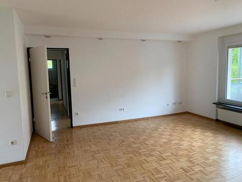 Foto - Moderne Wohnung mit großem Wohn- Essbereich, Balkon und EBK, WG