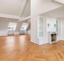 Spektakuläre, lichte Altbaumaisonette mit stilvollem Ambiente und Dachterrassen - München Maxvorstadt