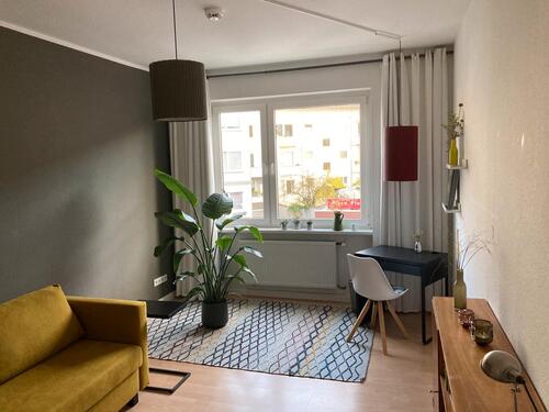 Foto - Möbliertes Zimmer, Berufstätigen-Zweier-Frauen-WG (ab ca. August)