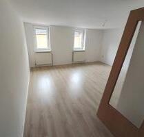 Helle 3-Raum-Wohnung im Zentrum von Auma und Stellplatz-Möglichkeit - Auma-Weidatal