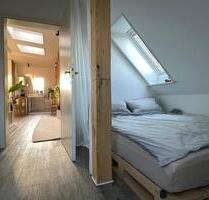 Zwischenmiete: Möbilierte Dachgeschoss-Wohnung am Großen Garten a - Dresden Blasewitz
