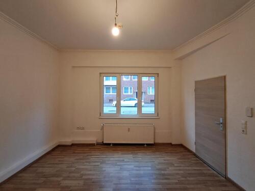 Foto - Anfragen NUR per E-Mail. Mini 1,5-Zimmer EG-Terrassenstudio. (Studio Wohnzimmer mit EBK, Kochnische und Flurbereich, Schafzimmer mit Terrasse).