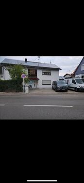 Foto - Zweifamilienhaus mit Photovoltaik- und Solaranlage