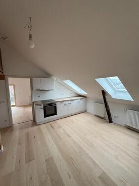 Foto - Erstbezug in heller Dachgeschosswohnung, ideal für WG-Neugründung