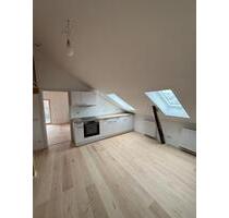 Erstbezug in heller Dachgeschosswohnung, ideal für WG-Neugründung - Passau Maierhof