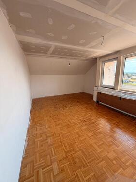 Foto - 3 Zimmer Dachgeschoßwohnung zur Miete in Wäschenbeuren