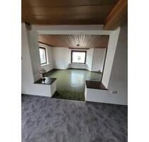 Großes Haus zu vermieten - 1.250,00&nbsp;EUR Kaltmiete, ca.&nbsp; 250,00&nbsp;m&sup2; in Oerlenbach (PLZ: 97714)