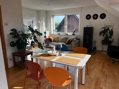 Foto - Dachgeschosswohnung 3,5 Zimmer,83 qm mit Kamin, Garage und Garten