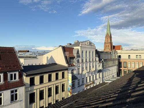 Foto - Schönes Wohnen in der City - geräumige 2,5 Zimmer + Galerie mit Ausblick über die Dächer der Stadt