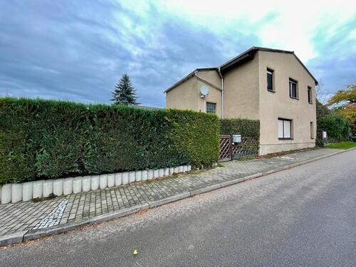 Foto - EF- oder Zweifamilienhaus mit 2 separaten WE´s, EBK, Garage usw.!