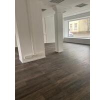 Gewerbeeinheit mit Schaufenster und Parkplätzen, Büro Lagerfläche - Trier Nord